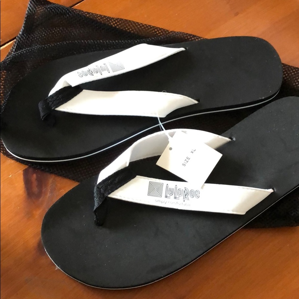 LuLaRoe Flip Flops BRAND NEW! with mess bag!